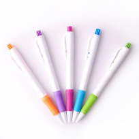 심플 화이트 볼펜