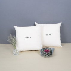 메이드유 쿠션 (소) - 30 × 30CM