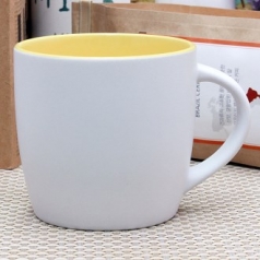 테라 무광 화이트 인 옐로 매직 머그컵