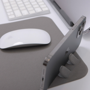 두루 핸드폰 거치 겸용 마우스패드 // 실용신안등록