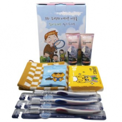어려운이웃(케이스 선택) + 크리오 미세모 칫솔 + 핑크솔트 + 여행용티슈 + 물티슈 + 체스 핸드타올 8종세트