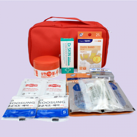 잘라쓰는 대일밴드 특대형 + 닥터스킨연고 + 삼현 코튼 알코올 솜 + 홈합형 대일밴드 + 랩신 손소독 티슈 + 크린셉 알코올 스틱스왑 + 멸균거즈-에이 + 멸균면봉 + 메디반창고 18종 구급세트 #2