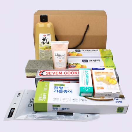 애경 곡물 설거지 주방 세제 + 과일나라 핸드 에센스 + 원형 기름종이 + 크린지퍼백 + 크린백 + 세븐호일 + 닥터 스킨연고 + 혼합형 대일밴드 + 니트릴 위생장갑 + 삼면 양면 떡수세미 10종 #2