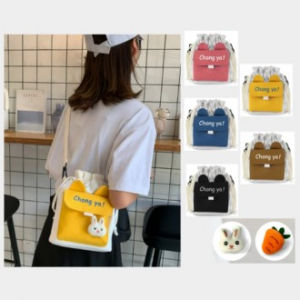 크로스백 보조가방 멀티백 숄더백 토끼 당근 인형뱃지