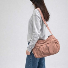 크로스백 여성 대용량 여행용 메신저백 피오니