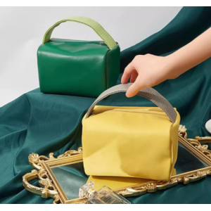 빅 파우치 생리대 화장품 방수 메이크업 가방