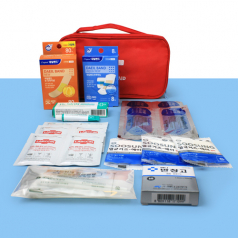 대일밴드 80매+아쿠아밴드 + 연고 + 알콜스왑 + 소독티슈 + 반창고 + 면봉 + 거즈 + 구급파우치